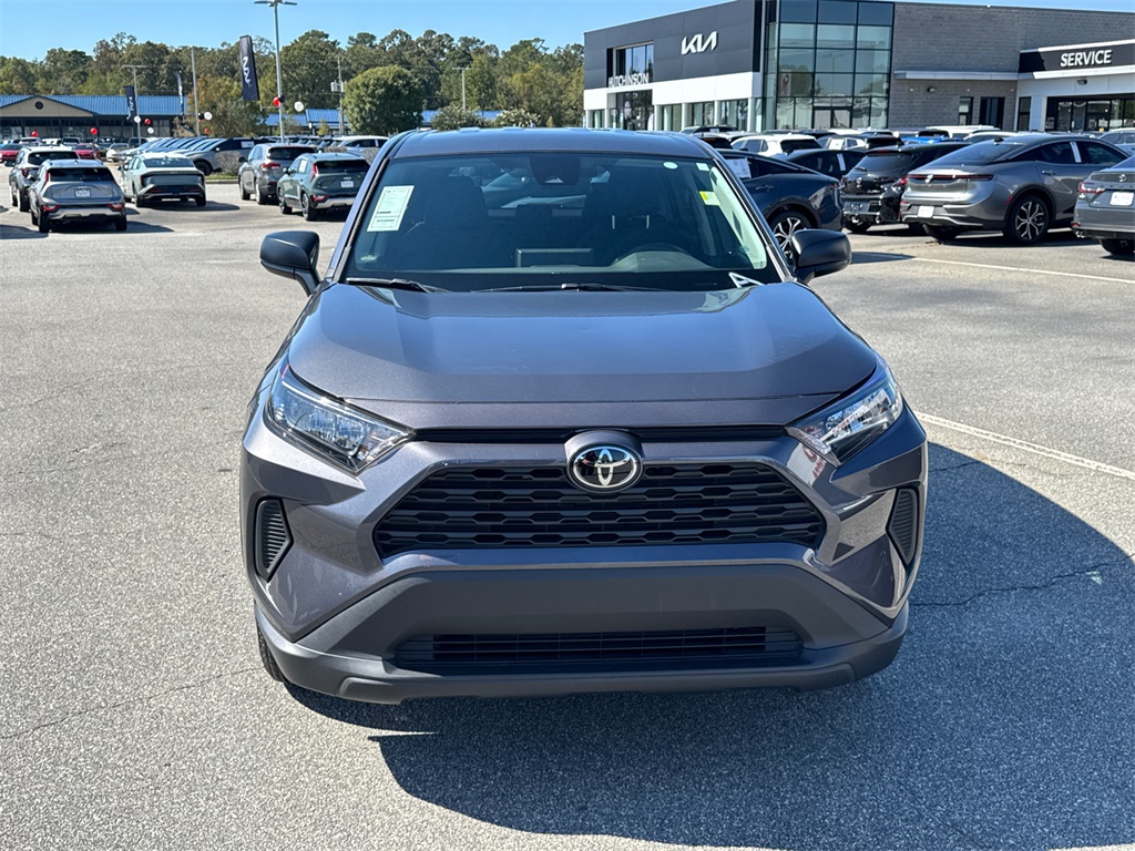 2022 Toyota RAV4 LE photo 3