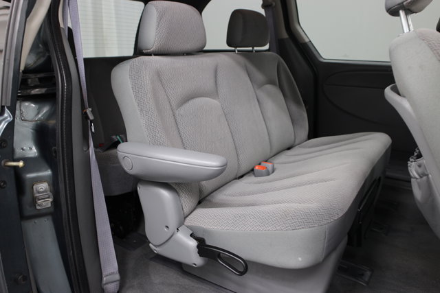 2007 Chrysler Town & Country LX photo 22