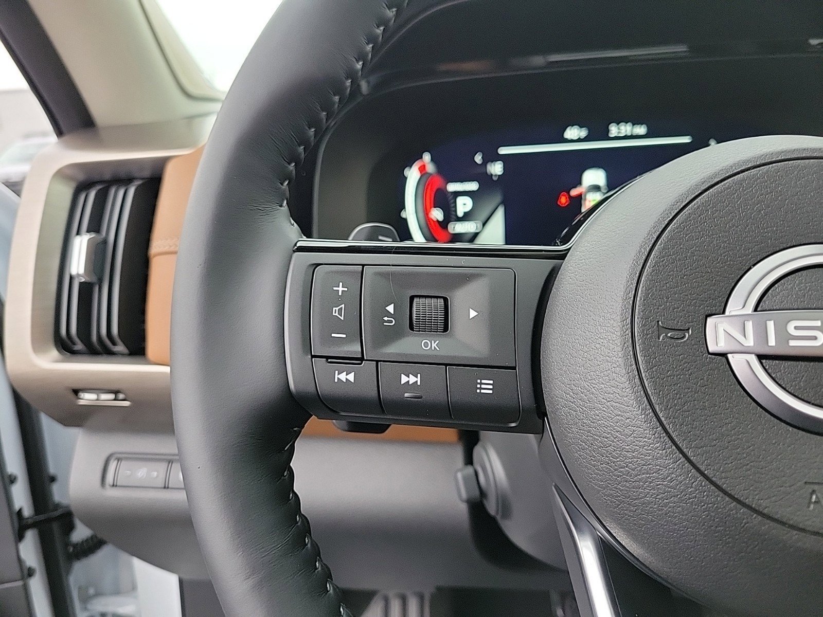 2025 Nissan Pathfinder Platinum photo 20
