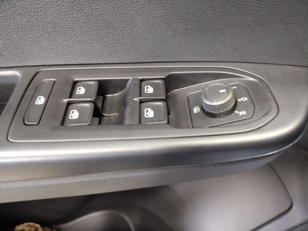 2024 Volkswagen Taos SEL photo 15