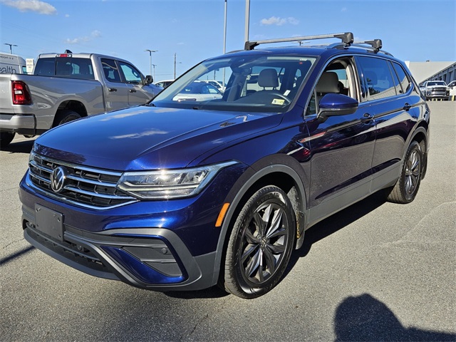 2023 Volkswagen Tiguan SE photo 3