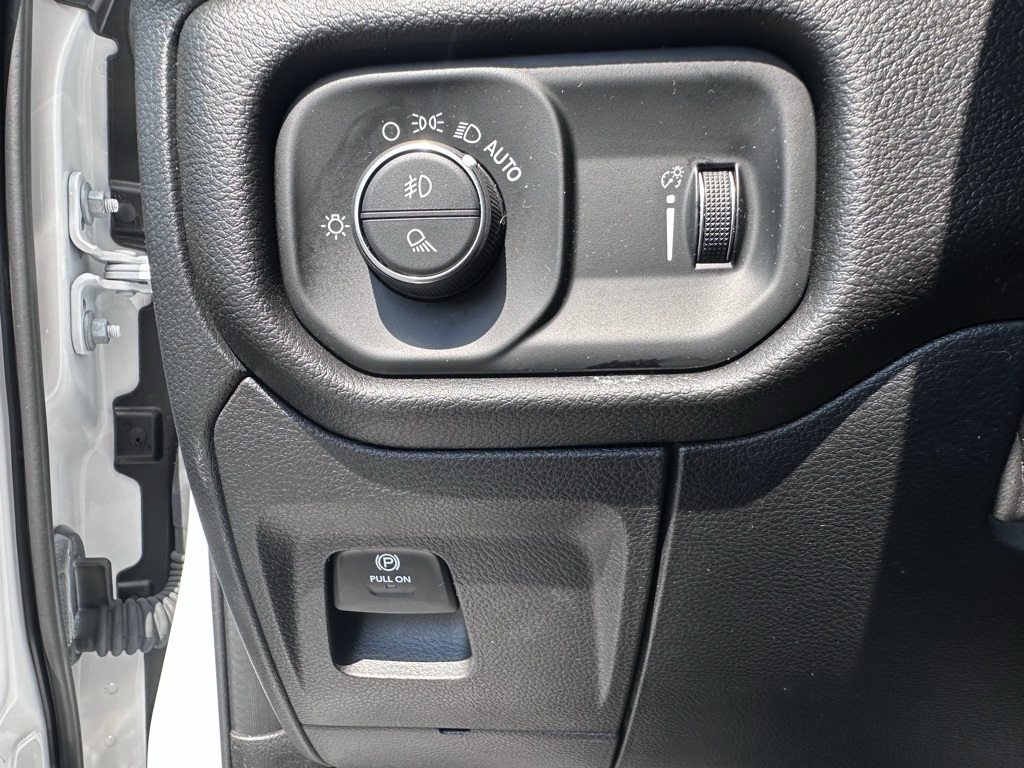 2025 Ram 1500 Tradesman photo 5
