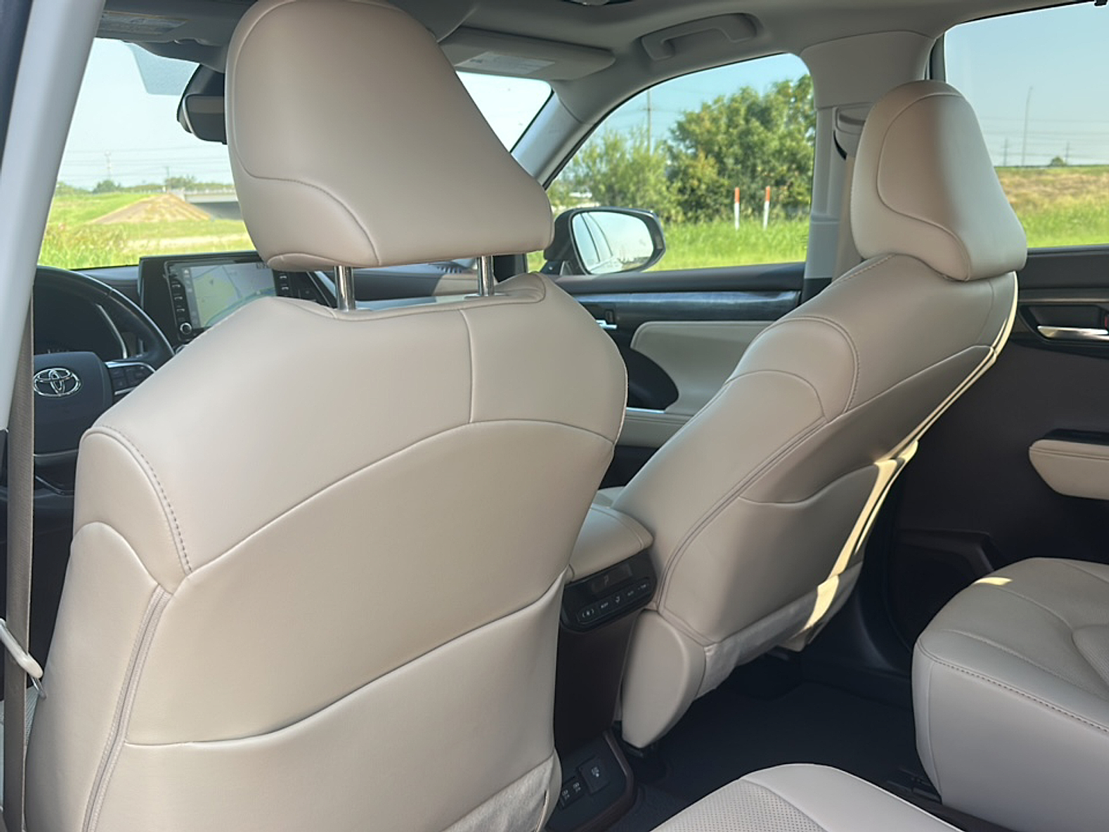 2021 Toyota Highlander Limited photo 9