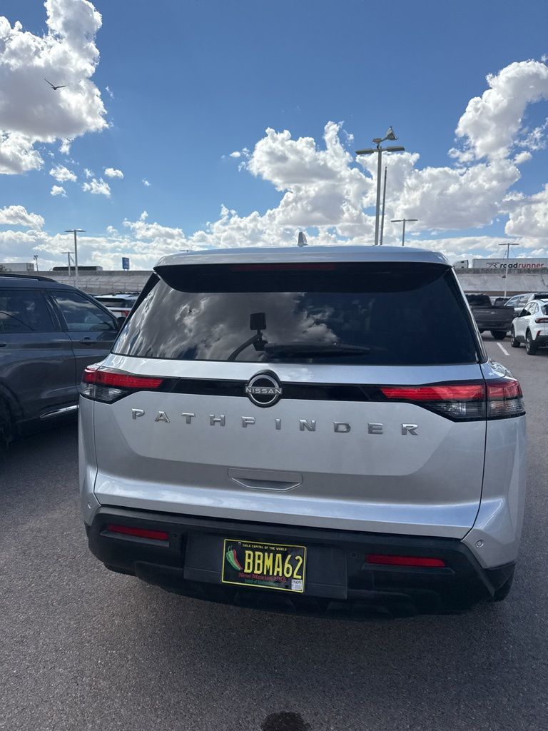 2022 Nissan Pathfinder S photo 29
