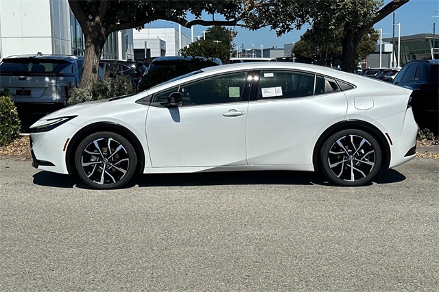 2026 Toyota Prius Plug-in Hybrid XSE photo 7