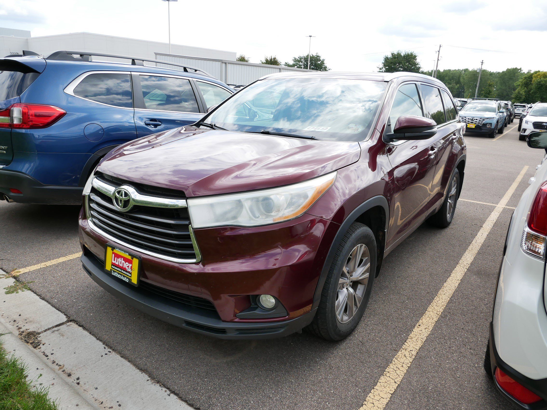 2014 Toyota Highlander XLE photo 2