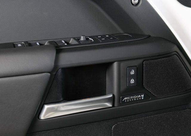 2025 Land Rover Defender 110 X-Dynamic SE photo 20
