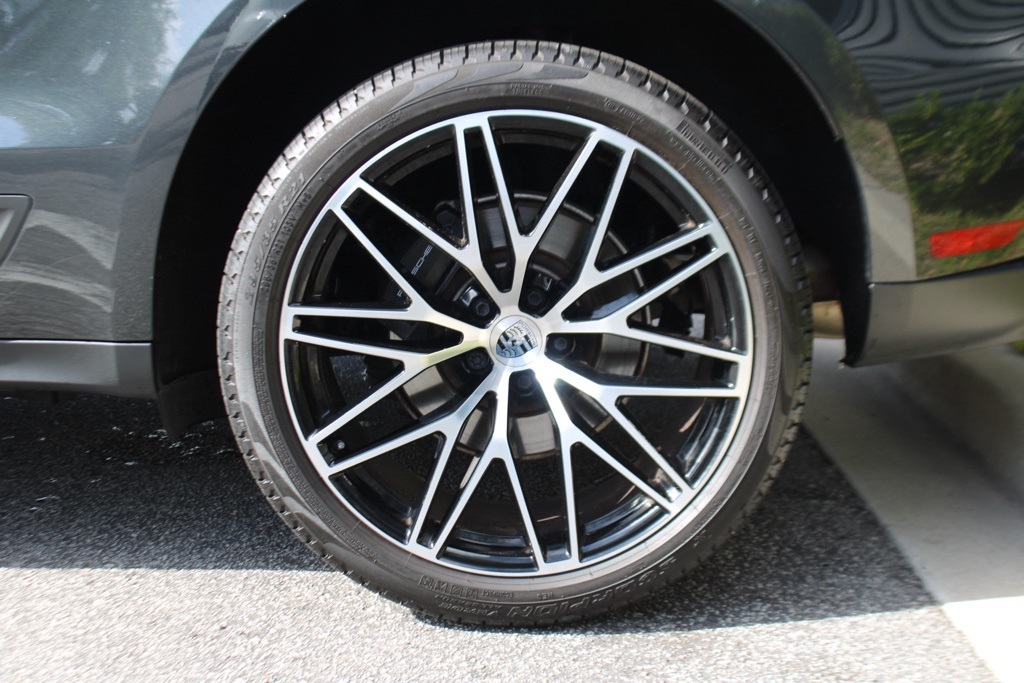 2024 Porsche Macan Base photo 15