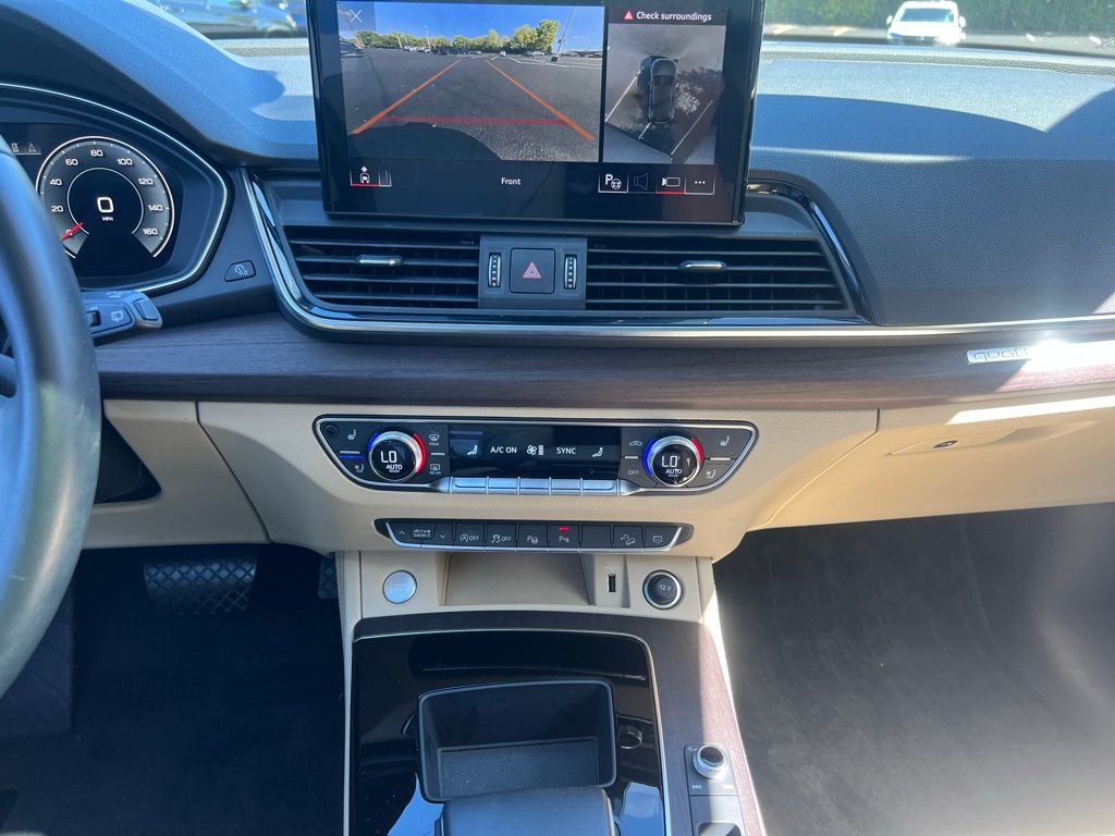 2021 Audi Q5 45 Prestige photo 13