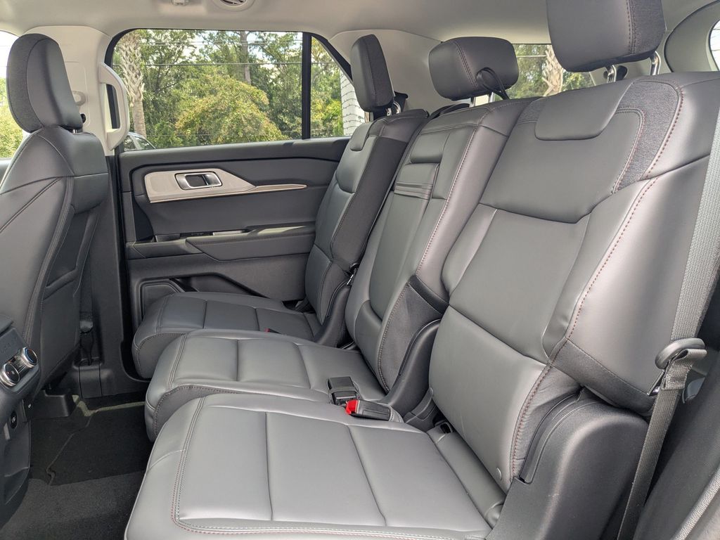 2025 Ford Explorer photo 15