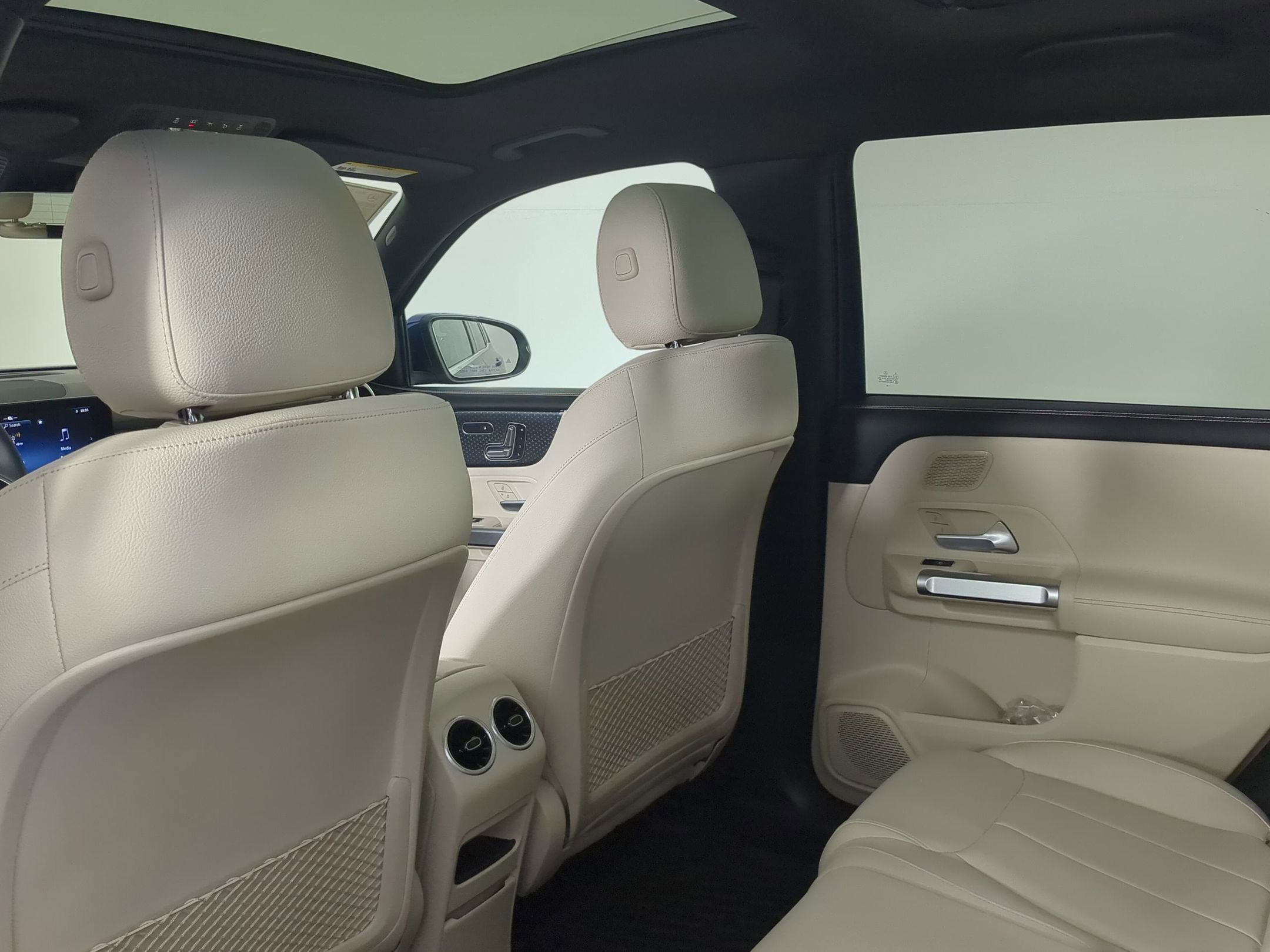 2026 Mercedes Benz GLB 250 4MATIC photo 10