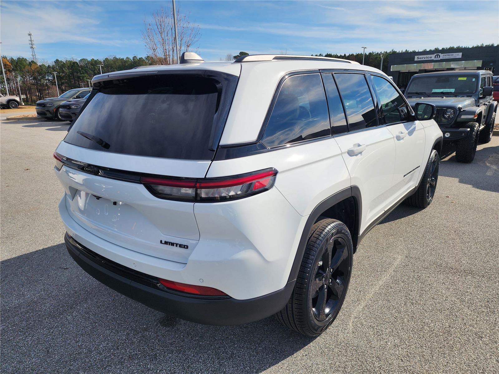 2025 Jeep Grand Cherokee Limited photo 2