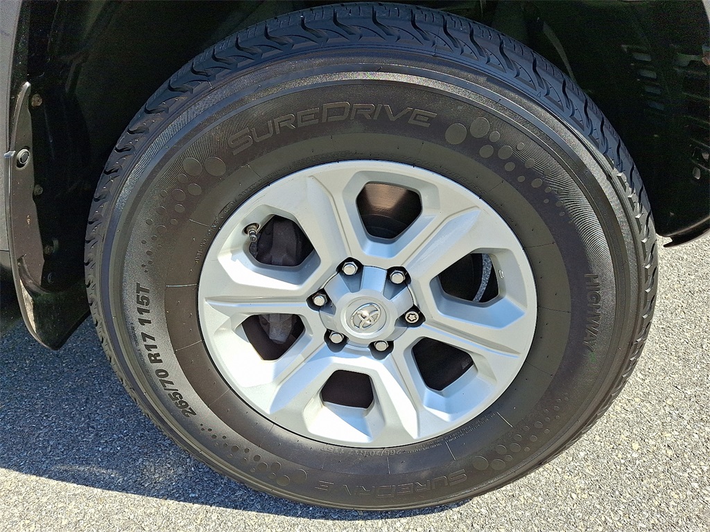 2016 Toyota 4Runner SR5 photo 9