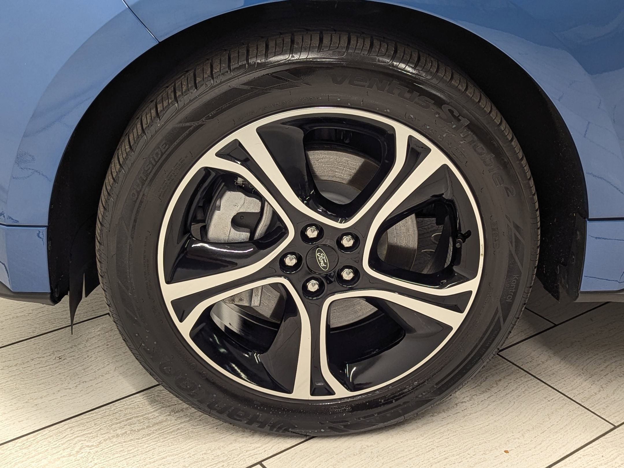 2021 Ford Edge ST photo 8