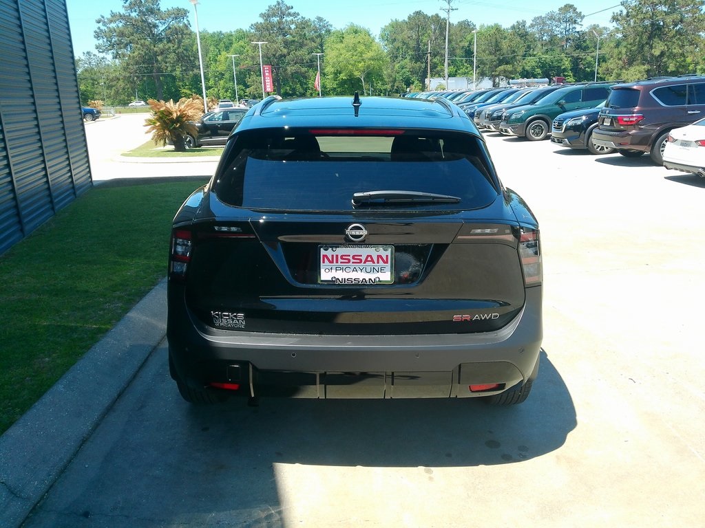 2025 Nissan Kicks SR photo 4
