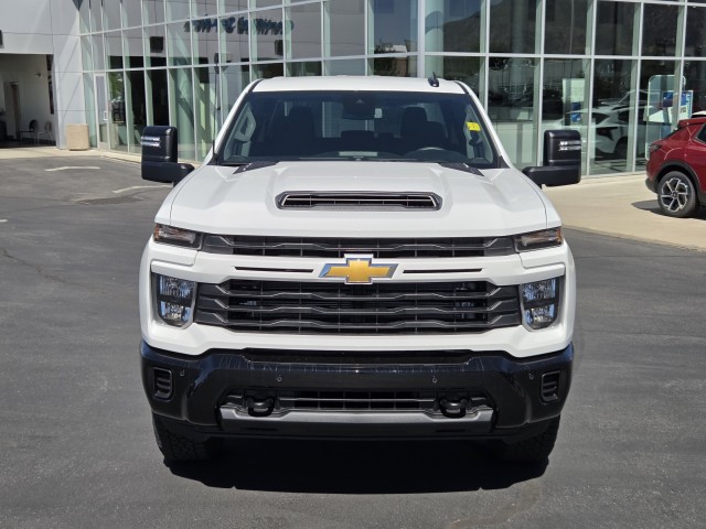 2025 Chevrolet Silverado 2500HD Custom photo 2