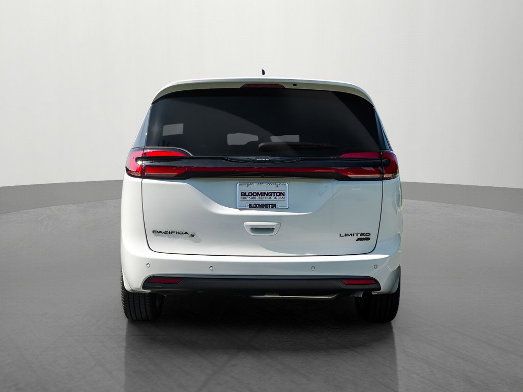 2025 Chrysler Pacifica Limited photo 3