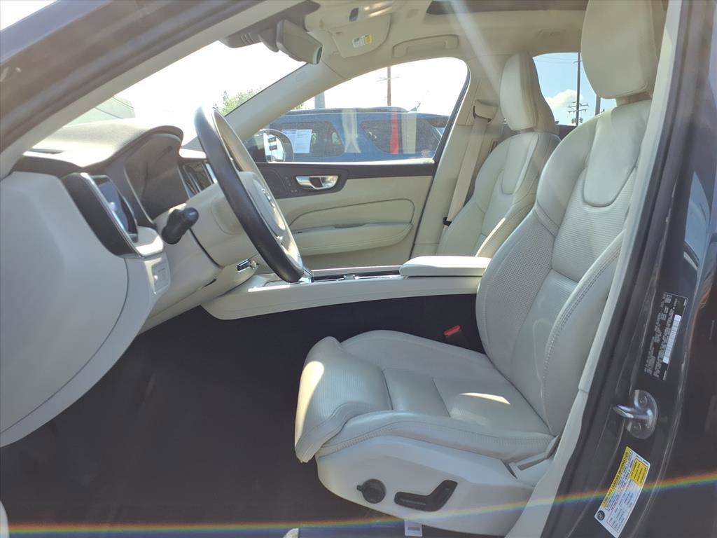 2022 Volvo XC60 Recharge Hybrid Inscription photo 21
