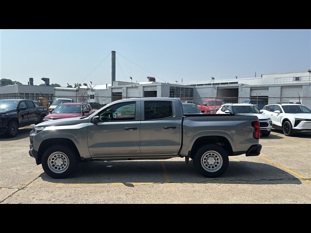 2025 Chevrolet Colorado LT photo 2