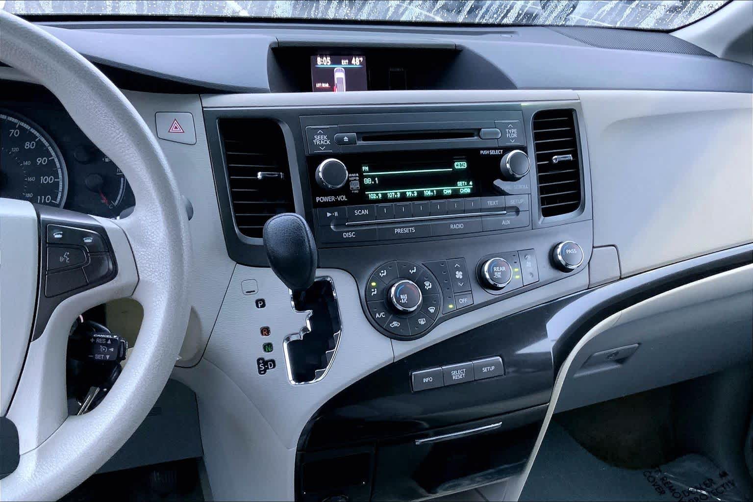 Image of Pre-Owned 2011 Toyota Sienna LE