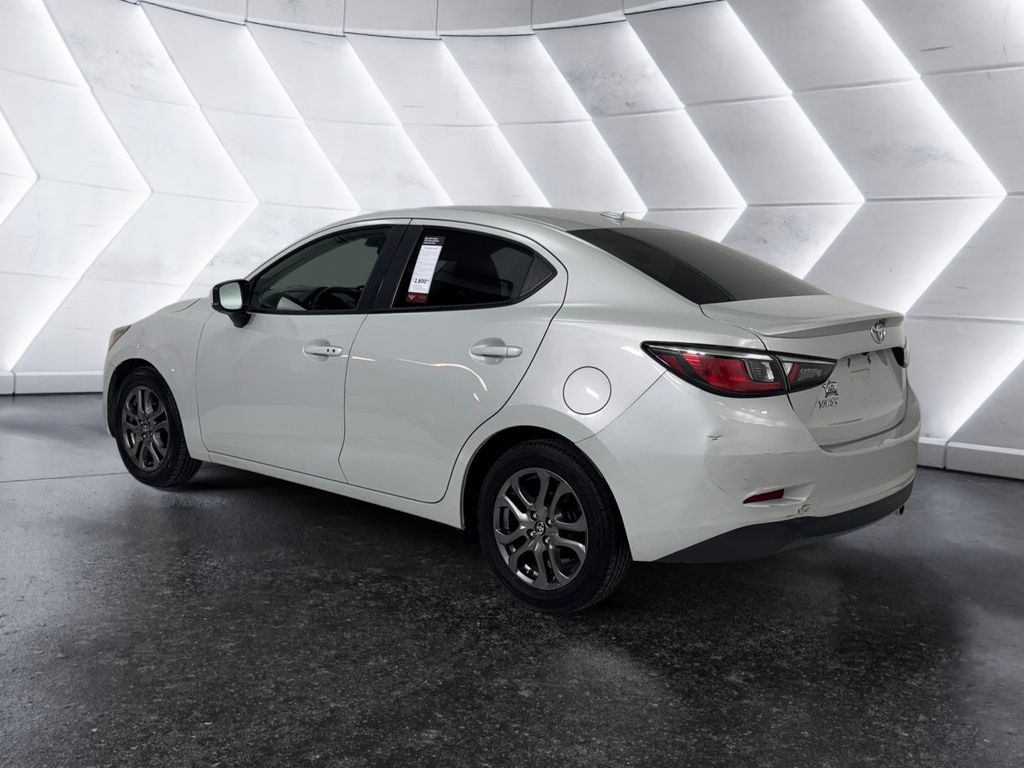 2020 Toyota Yaris L photo 6