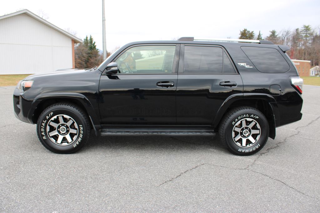 2018 Toyota 4Runner TRD Off-Road Premium photo 3