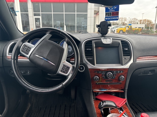 2014 Chrysler 300 Base photo 3