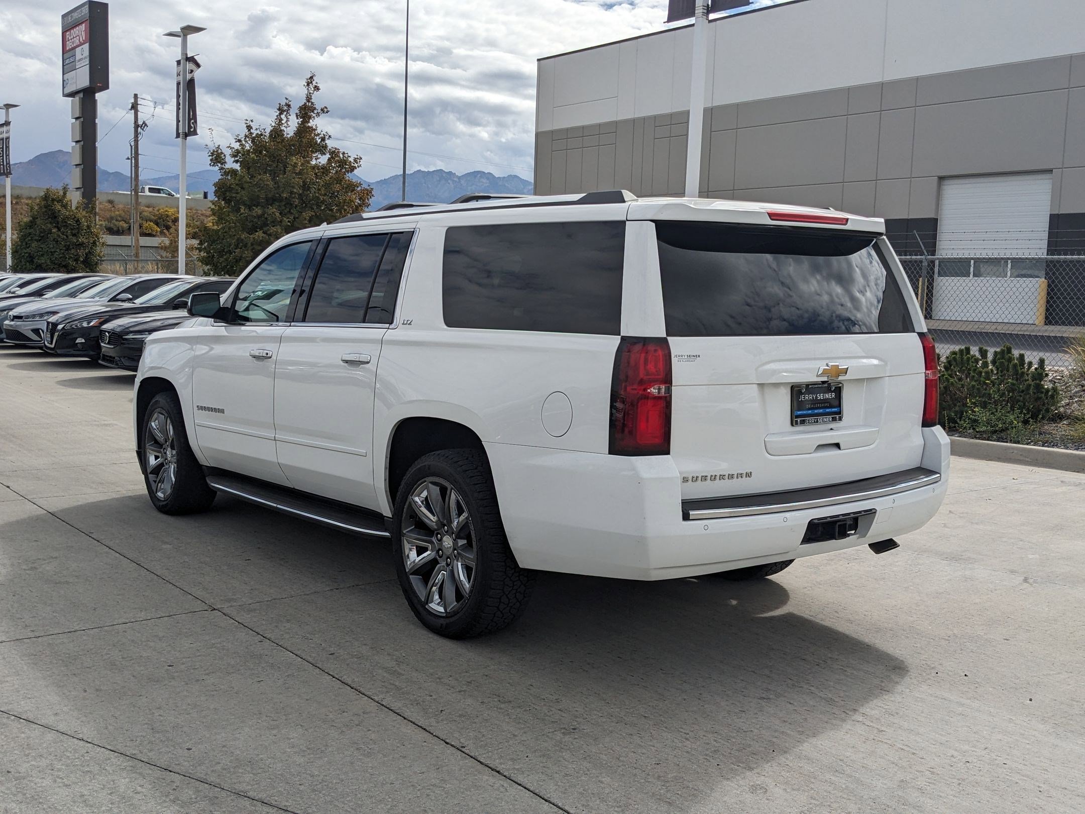 2015 Chevrolet Suburban LTZ photo 3