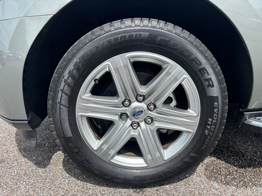 2019 Ford Expedition XLT photo 6