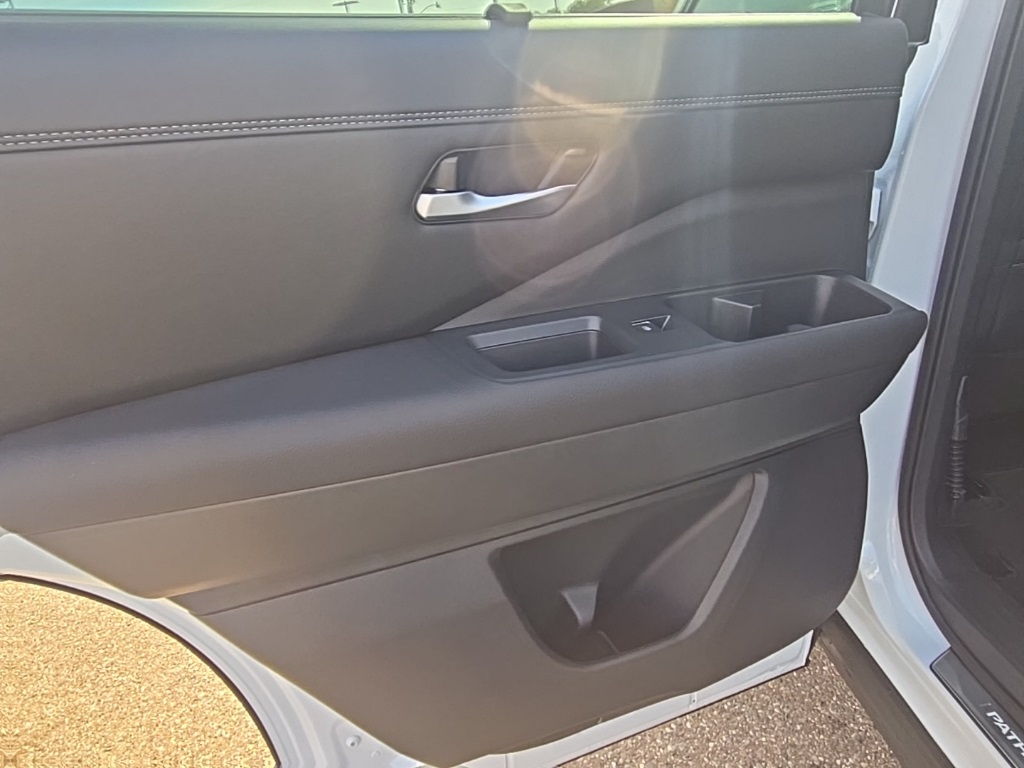 2025 Nissan Pathfinder Platinum photo 32