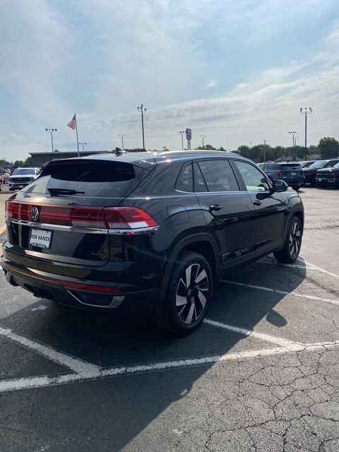 2024 Volkswagen Atlas Cross Sport SE Technology photo 9