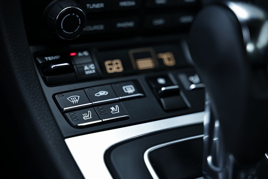 2025 Porsche Cayman photo 39