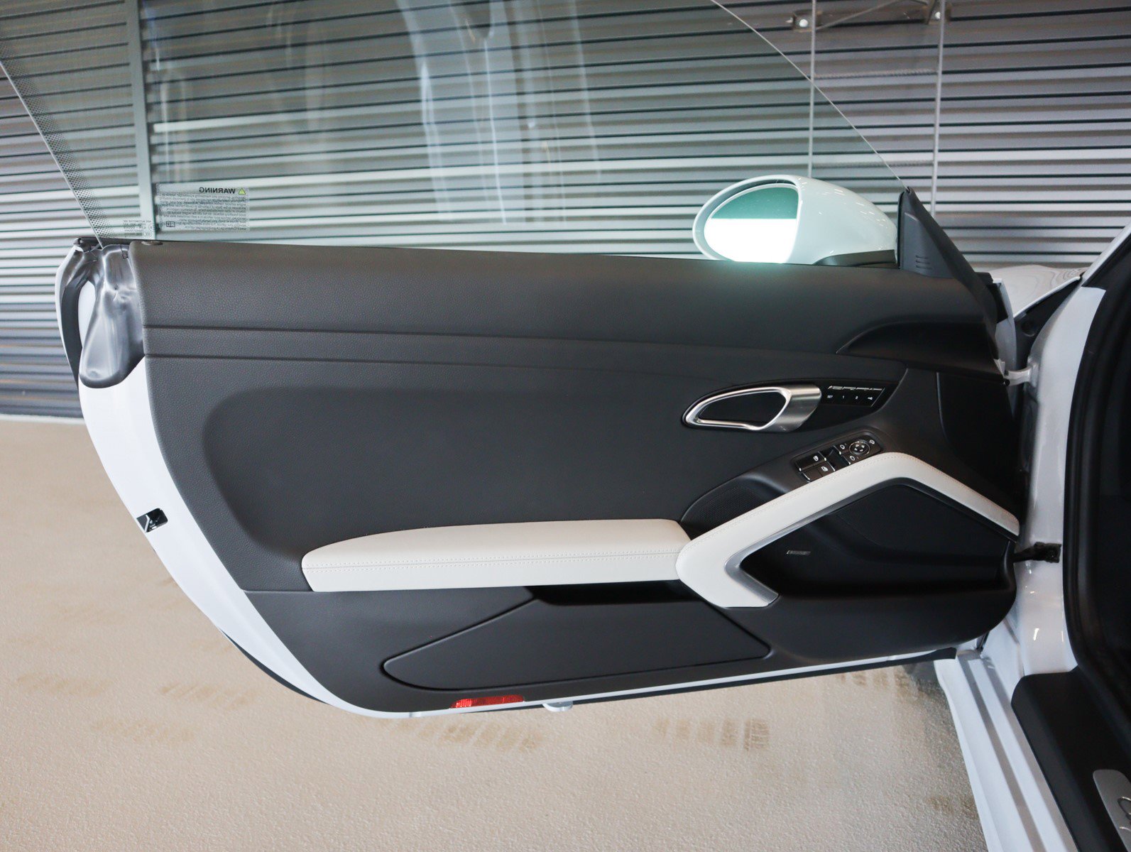 2025 Porsche Cayman photo 20