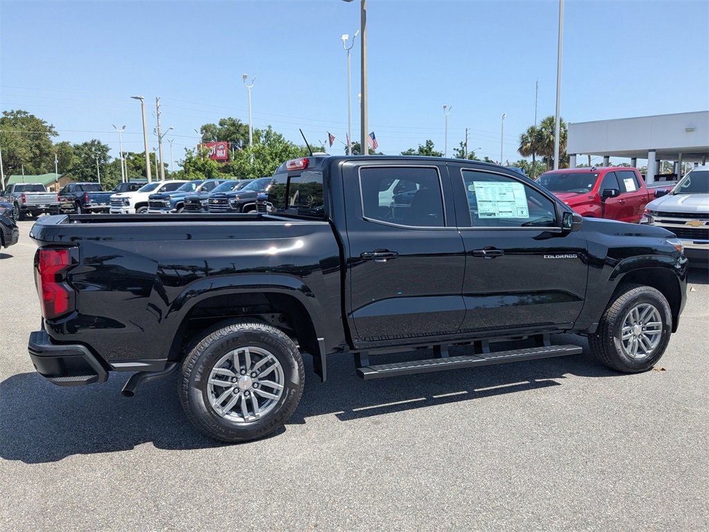 2025 Chevrolet Colorado Work Truck LT photo 4