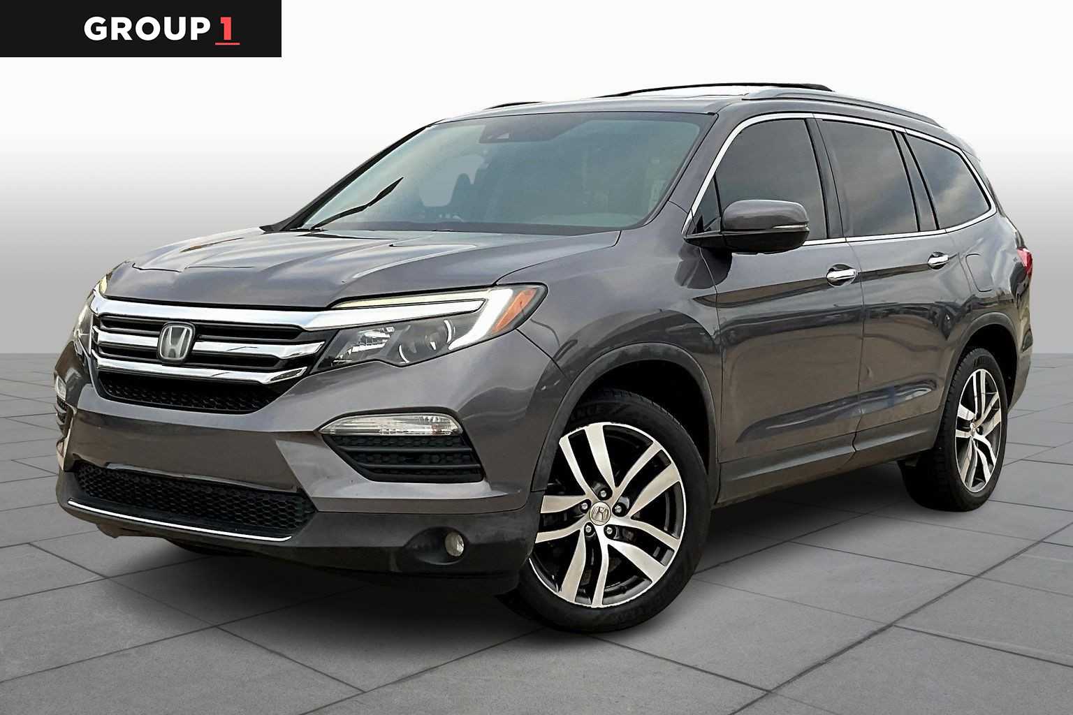 2017 Honda Pilot Elite's photo