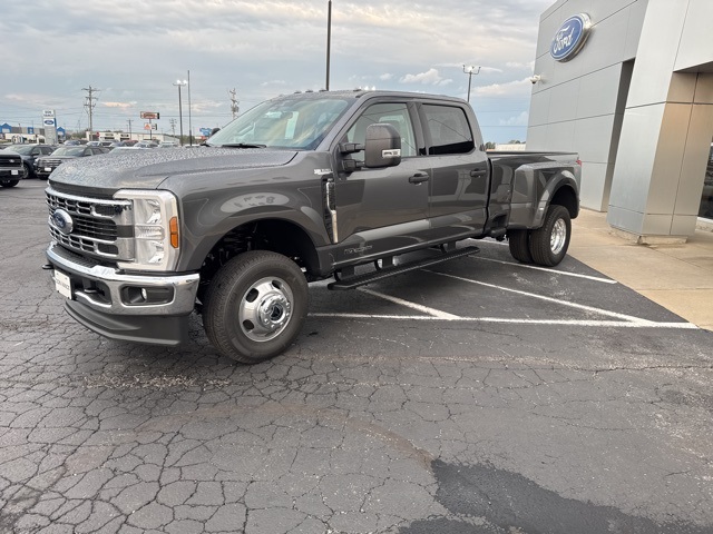 2026 Ford F-350 XLT photo 2