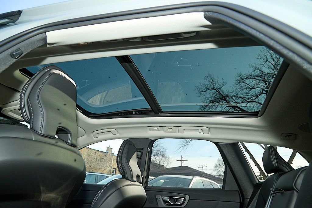 2026 VOLVO XC60 - Image 20