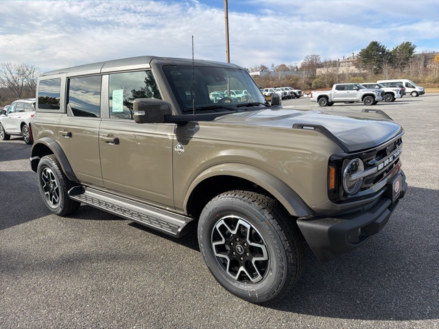 2025 Ford Bronco 4-Door Outer Banks's photo