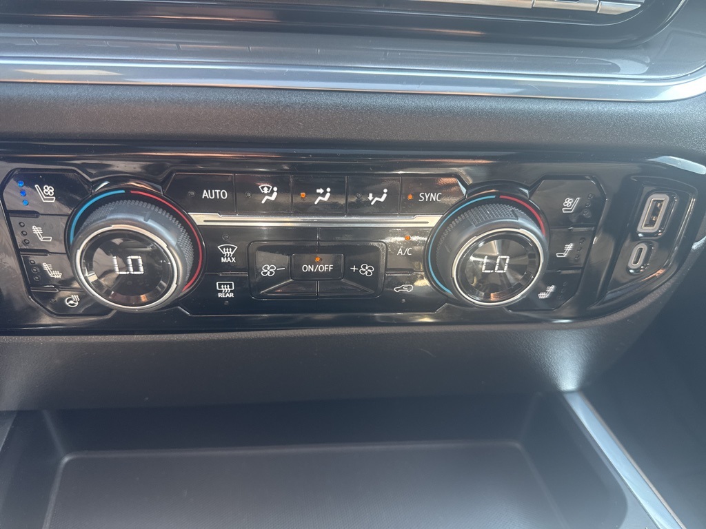 2024 Chevrolet Silverado 1500 High Country photo 24
