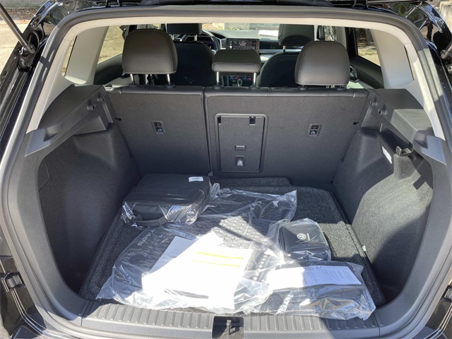 2025 Volkswagen Taos SEL photo 14