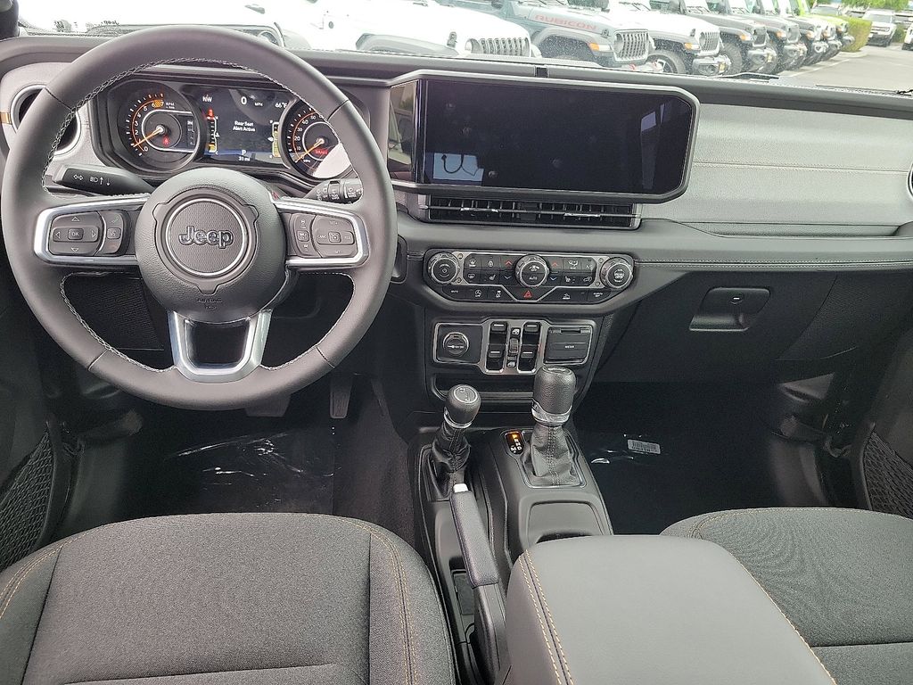 2025 Jeep Wrangler Sahara photo 4