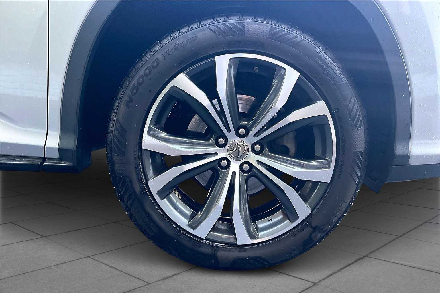 2017 Lexus RX photo 9