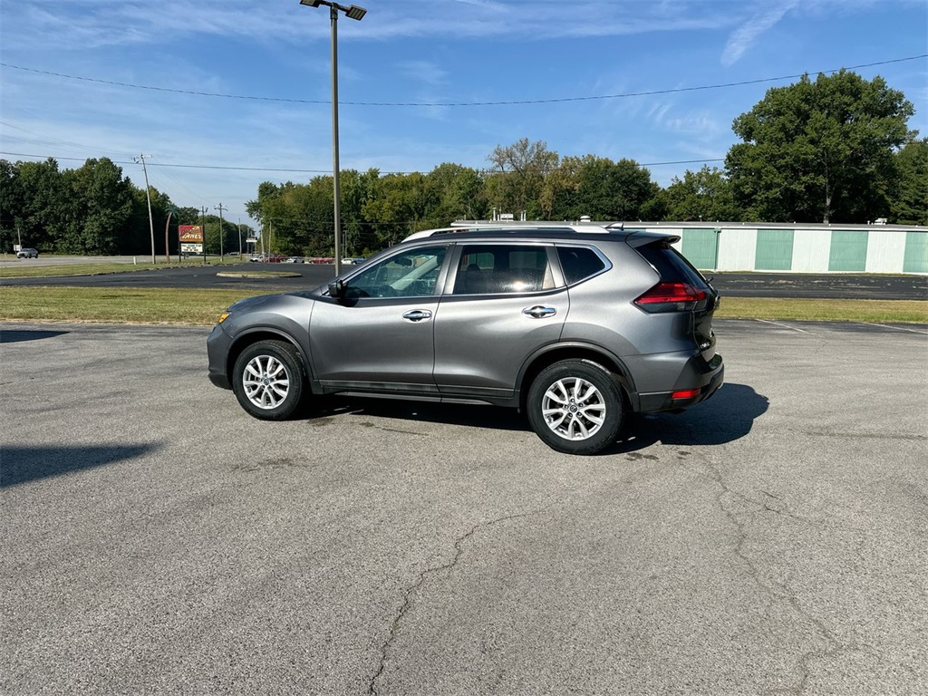 2017 Nissan Rogue SV photo 12
