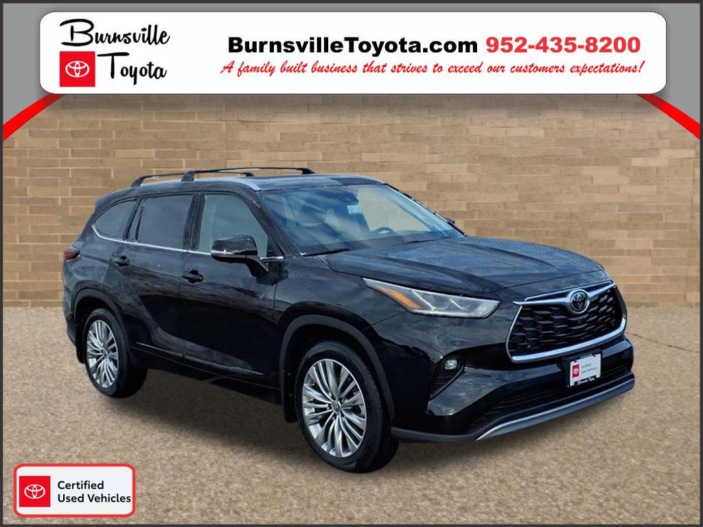 2025 Toyota Highlander Platinum's photo