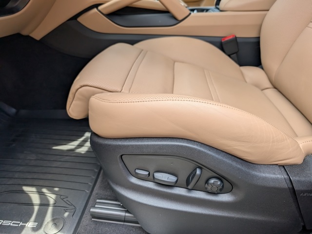 2024 Porsche Cayenne photo 28