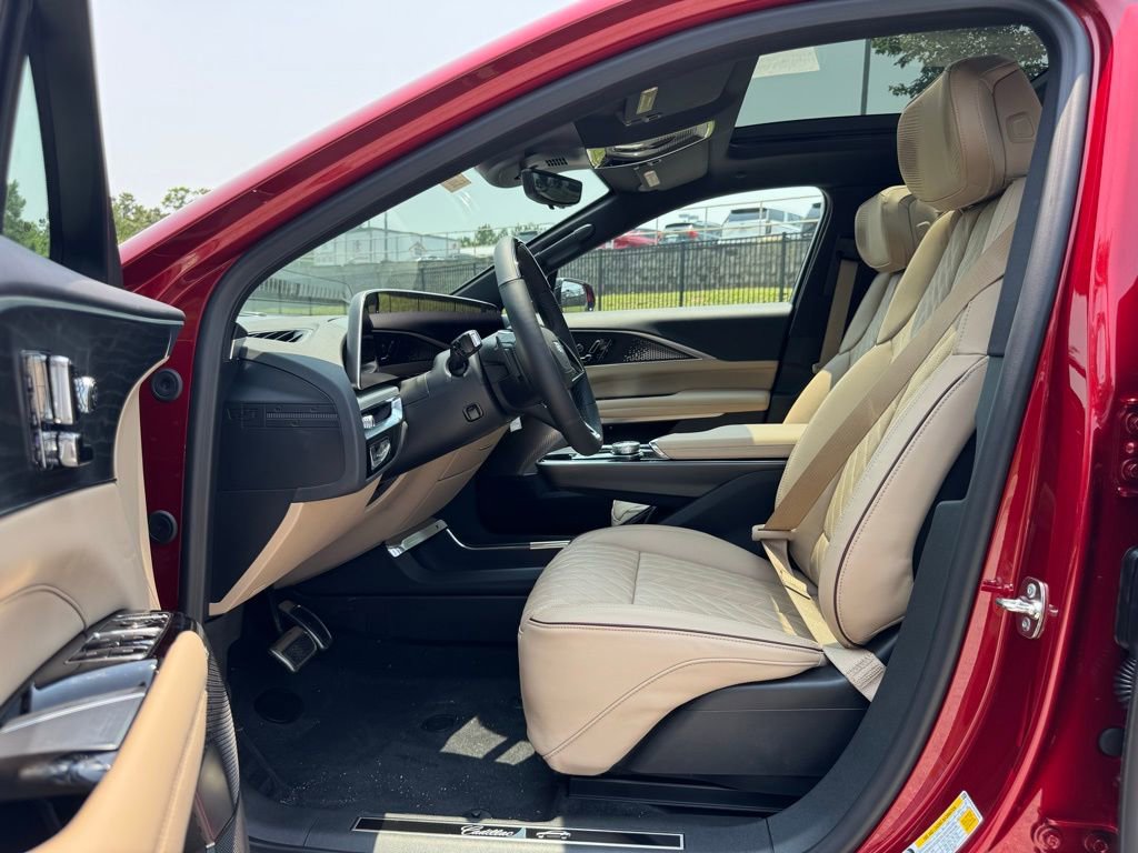 2025 Cadillac Lyriq Luxury photo 21