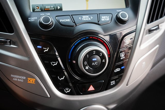 2013 Hyundai Veloster Base photo 22