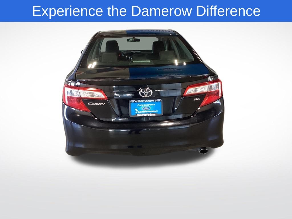 2012 Toyota Camry SE photo 4