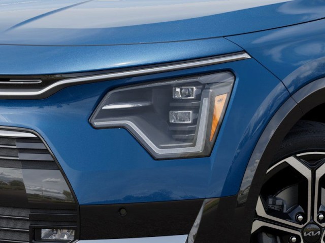 New 2025 Mineral Blue Kia SX image 10