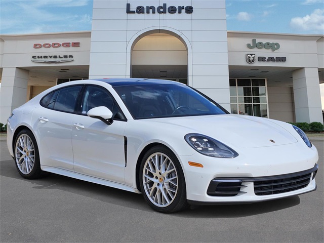 2018 Porsche Panamera 4 photo 3